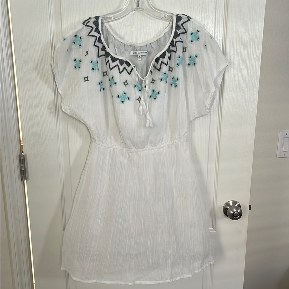 Cupcake and Cashmere White and Blue Flutter Sleeve Dress